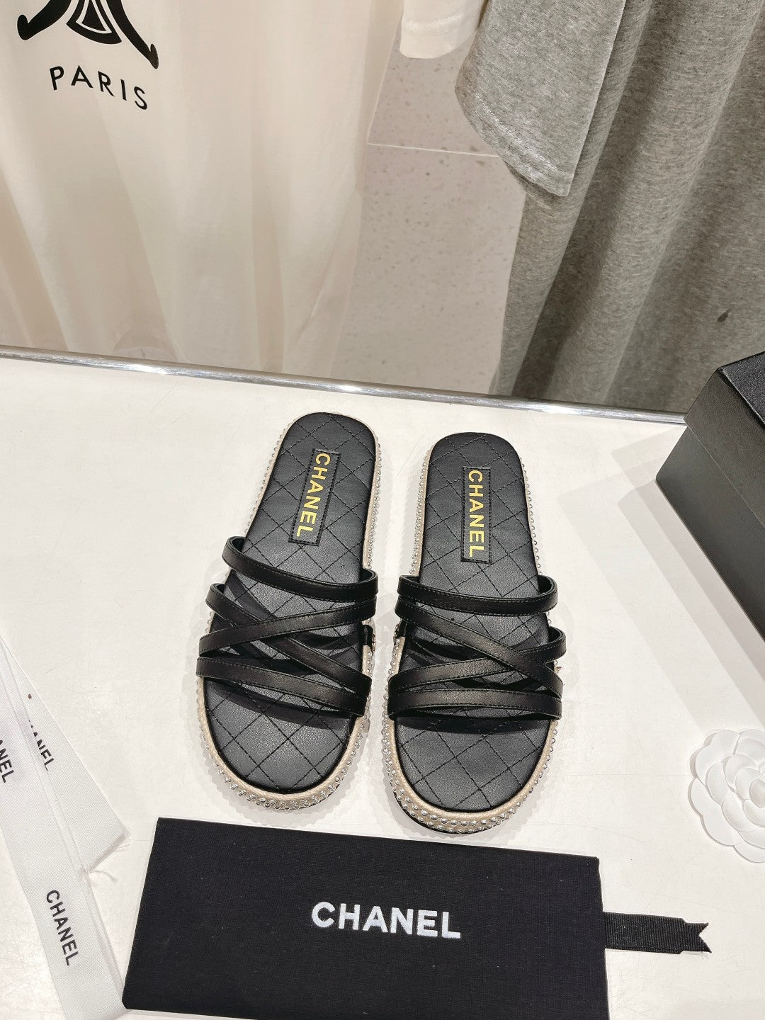 SLIPPERS CROSS STRAPS IN BLACK LAMBSKIN