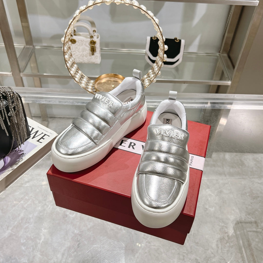 PUFFY LEATHER LOW TOP SNEAKERS IN SILVER PATENT LAMBSKIN