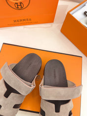 KOS CLOG IN KHAKI BROWN SUEDE