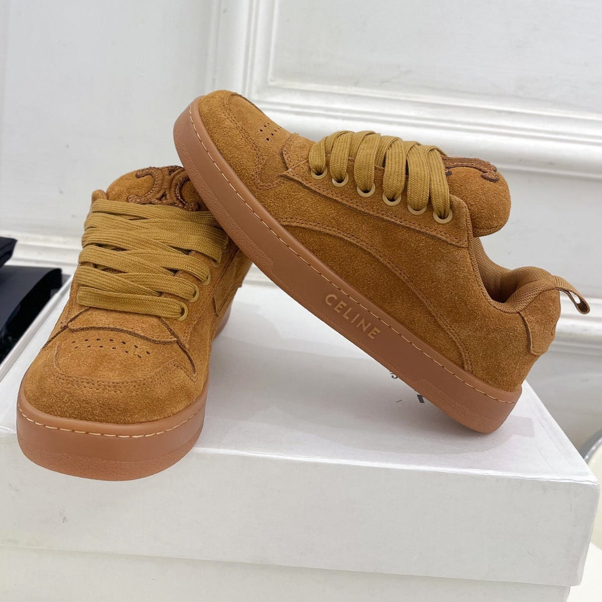 HUNTINGTON LOW LACE-UP SNEAKER IN PERU BROWN SUEDE AND MESH