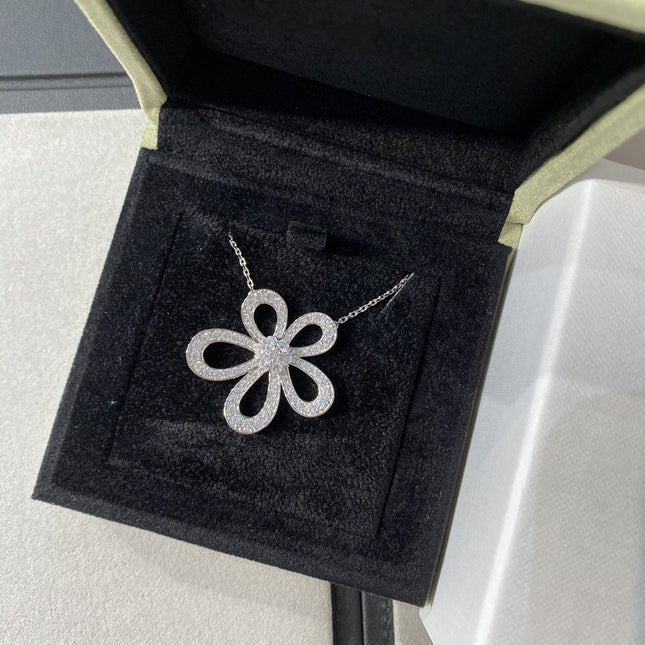 LACE FLOWER SILVER PENDANT DIAMOND NECKLACE