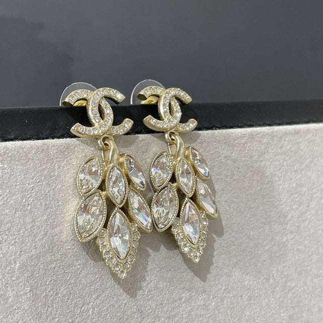 CHANE SMALL FRAGRANCE WHEAT GOLD DIAMOND EARRINGS