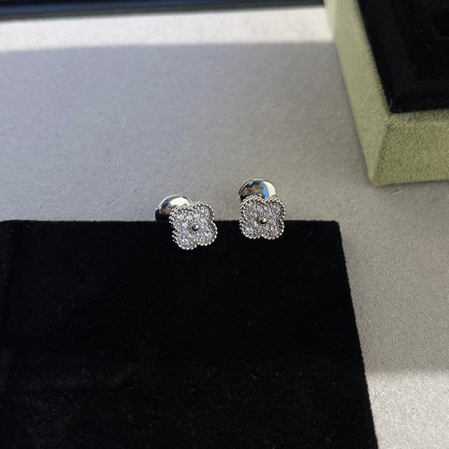 CLOVER MINI DIAMOND STUD EARRINGS