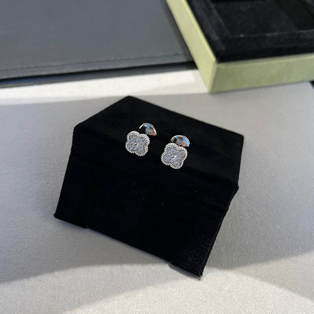 CLOVER MINI DIAMOND STUD EARRINGS